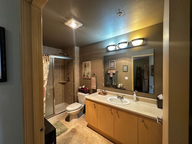 Building Photo - Fully Furnished Downtown Everett Condo wit...
