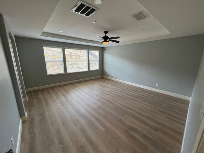 Building Photo - Desirable and Spacious 5-Bedroom Home in Empire Ranch!