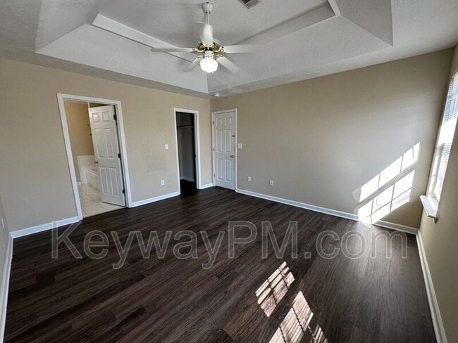 Building Photo - 221 Taylor Cir