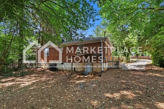 Building Photo - 2110 Dellwood Pl