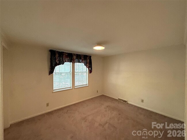 Building Photo - 2039 Vista Rd