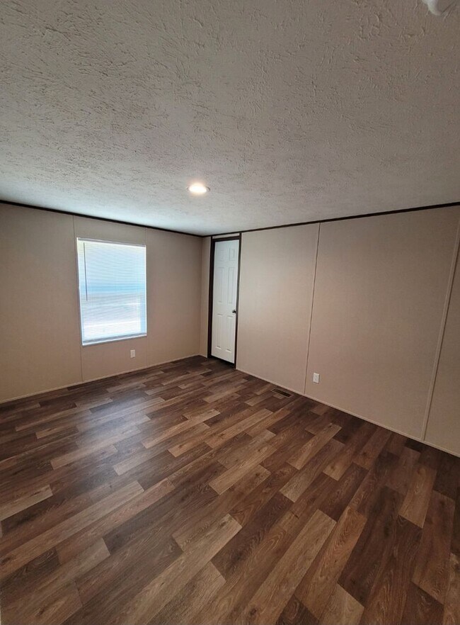 Building Photo - 165 Silver Cir