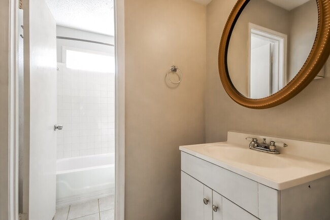 Building Photo - 18515 Denise Dale Ln