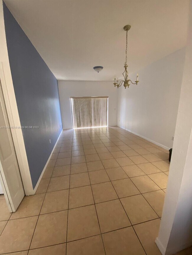 Building Photo - 650 Palm Ave