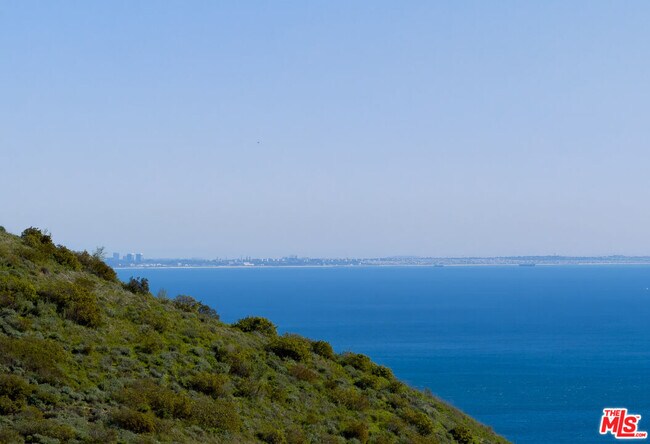 Building Photo - 4970 Latigo Canyon Rd