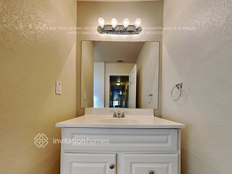 Building Photo - 555 Spruce St