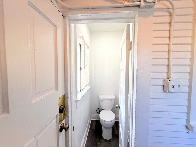 Building Photo - 1908-1910.5-19105 Daly St