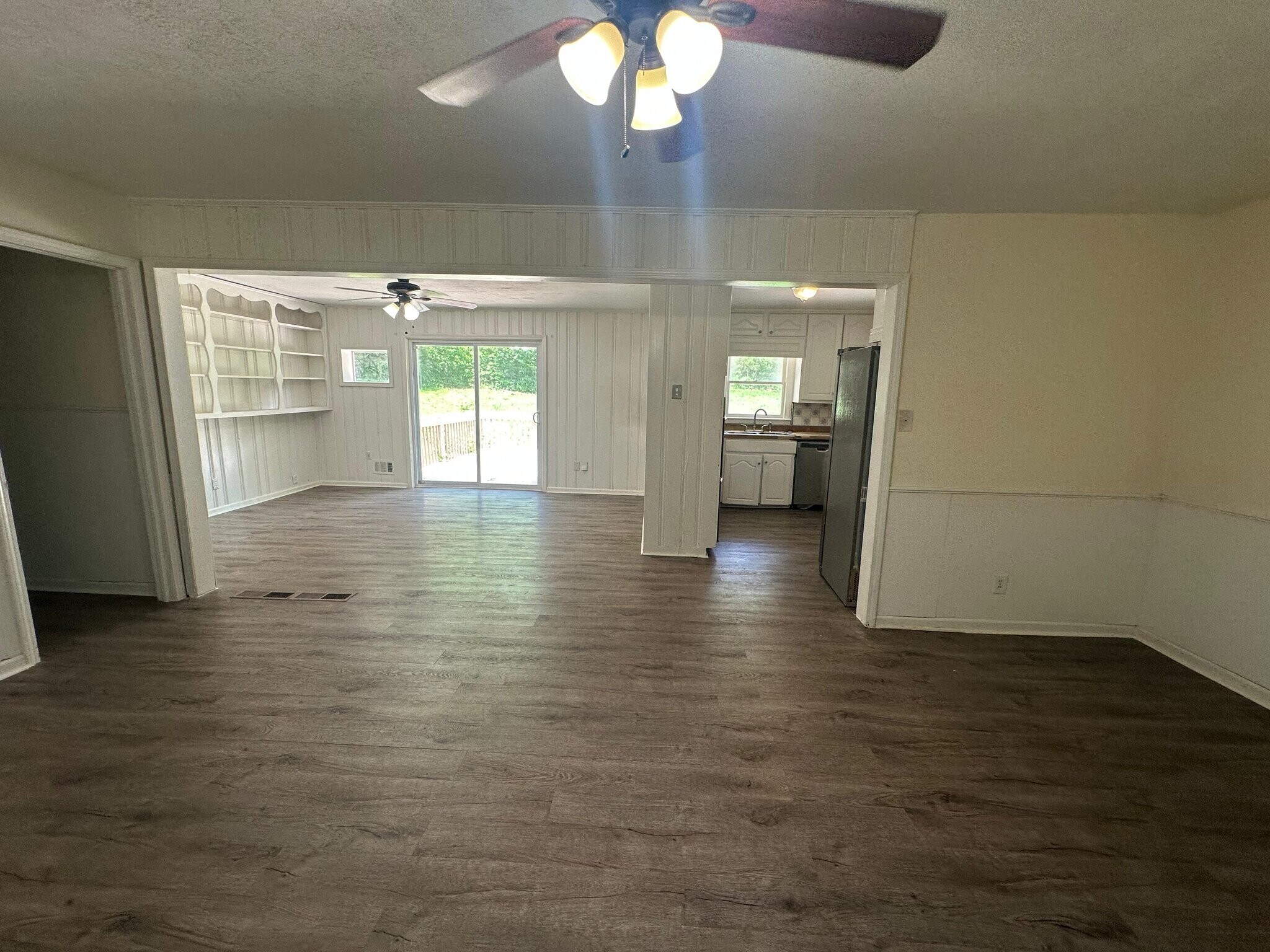 Building Photo - 5007 Spring Hill Dr