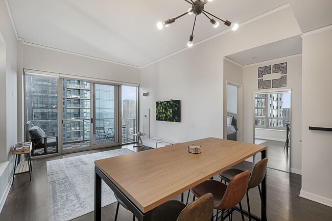 Building Photo - 420 E Waterside Dr