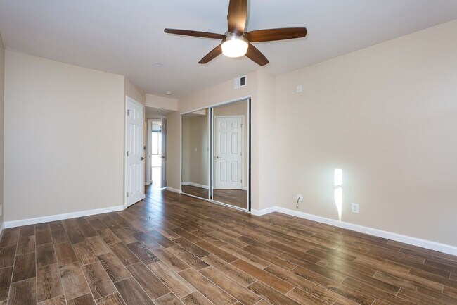 Building Photo - Stunning Bay View Condo in Bankers Hill