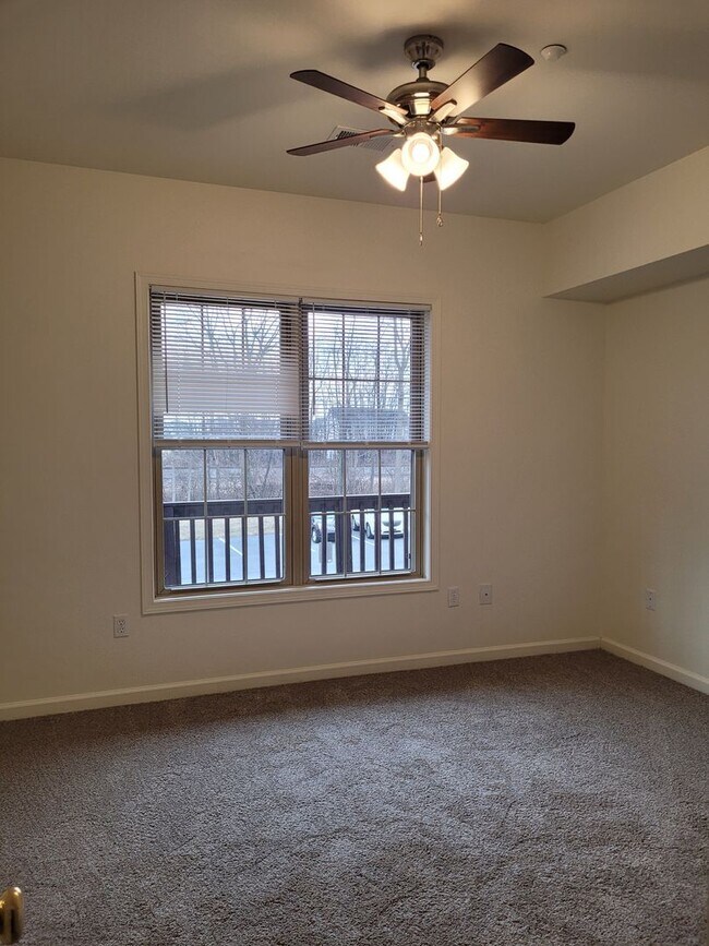 Building Photo - 670 Bassett Dr