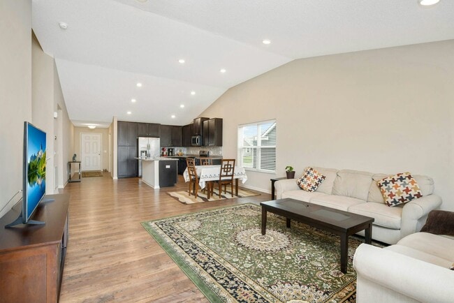 Building Photo - 15101 Emory Cir