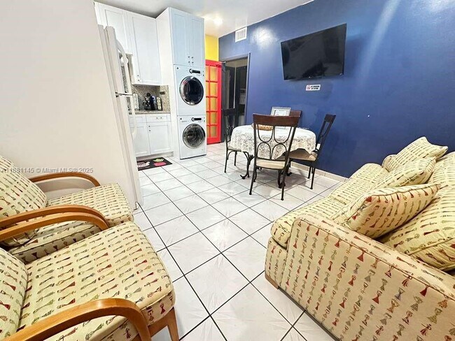 Building Photo - 935 SW 11th Ave