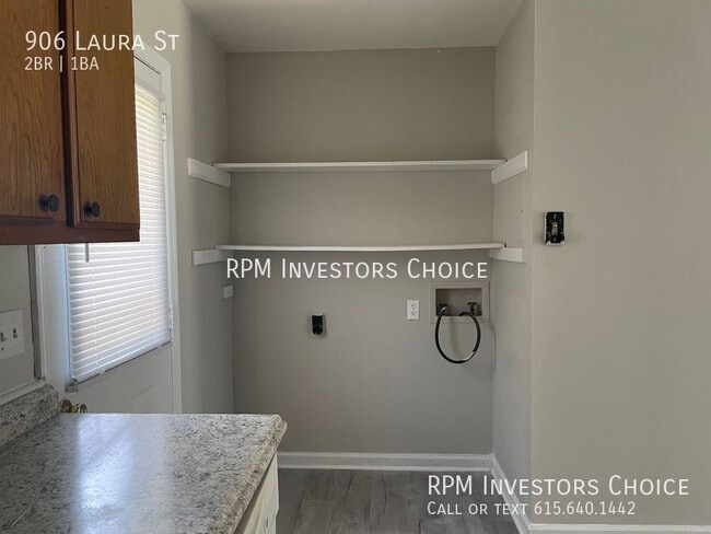 Building Photo - 906 Laura St