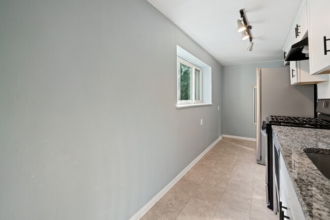 Building Photo - 1313 Lowrie St