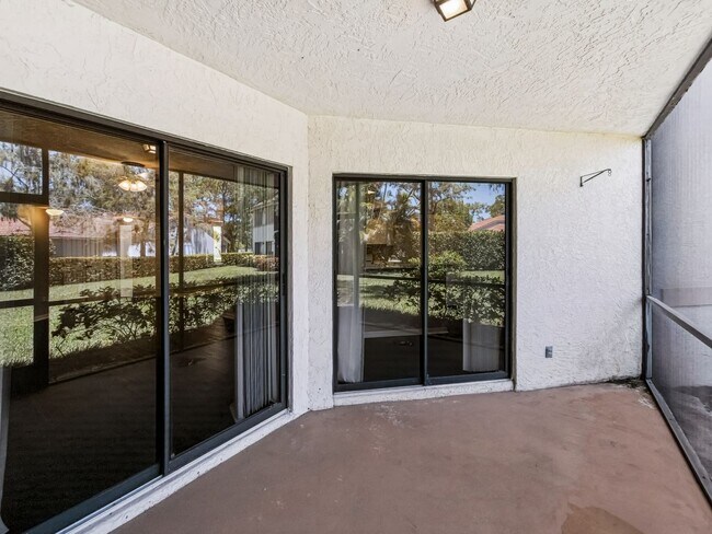 Building Photo - ** COACH HOMES @ BERKSHIRE LAKES ** 2 BED / 2 BATH - 1ST FLOOR CONDO - GARAGE - ANNUAL RENTAL