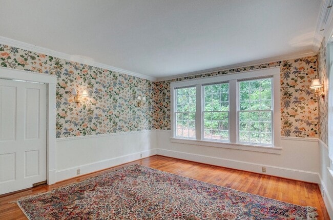 Building Photo - Executive 3/3 House in College Heights- $2,795