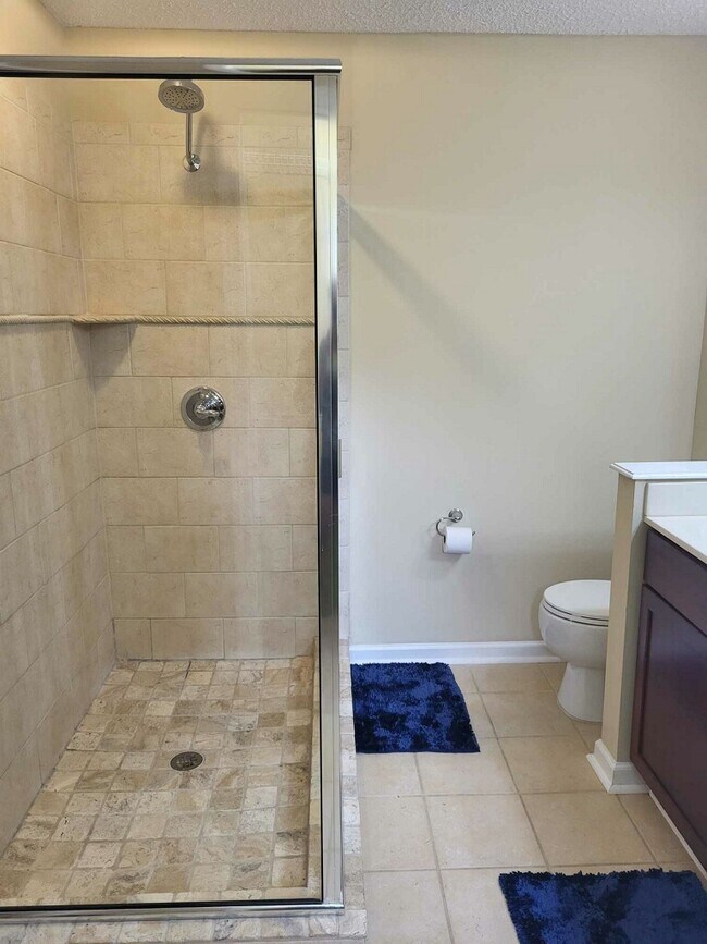 Primary Bath - 5612 N Hills Dr