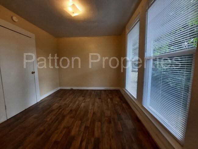 Building Photo - 3202 Colin Kelly Dr