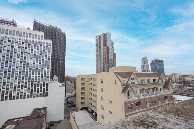 Building Photo - 25 Leroy Pl