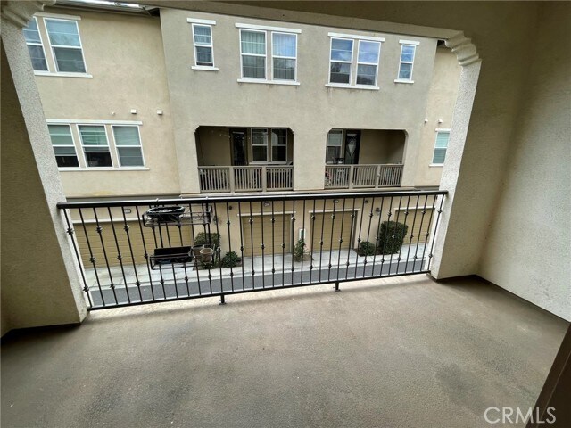 Building Photo - 810 The Promenade