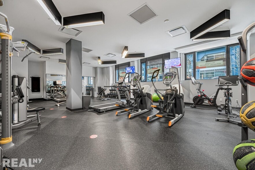 Building Photo - 181 Front St