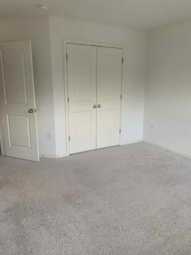 Building Photo - 670 Spruce Garden Ct