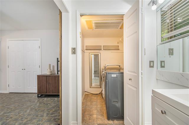 Building Photo - 7712 Royal Ln