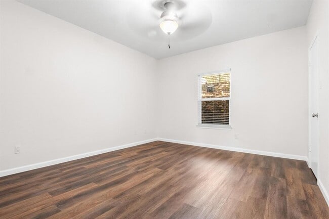 Building Photo - 4711 Spicewood Springs Rd