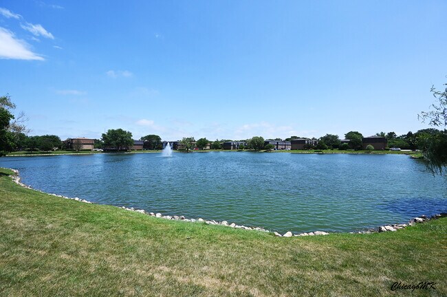 Building Photo - 9381 Bay Colony Dr