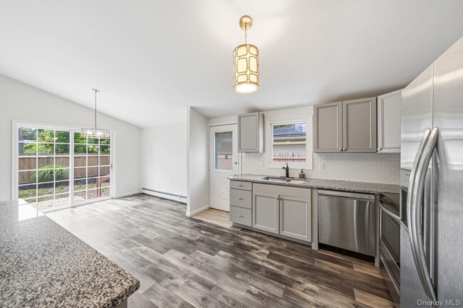 Building Photo - 28 Ashwood Dr