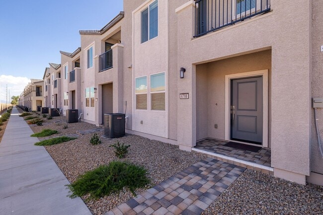 Building Photo - FULLY FURNISHED BRAND NEW TOWNHOME WITH 3 BEDROOMS + 2 CAR GARAGE