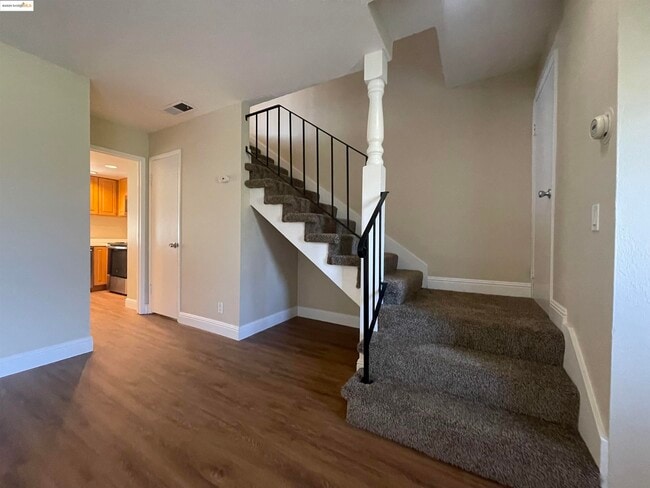 Building Photo - 35 Fountainhead Ct
