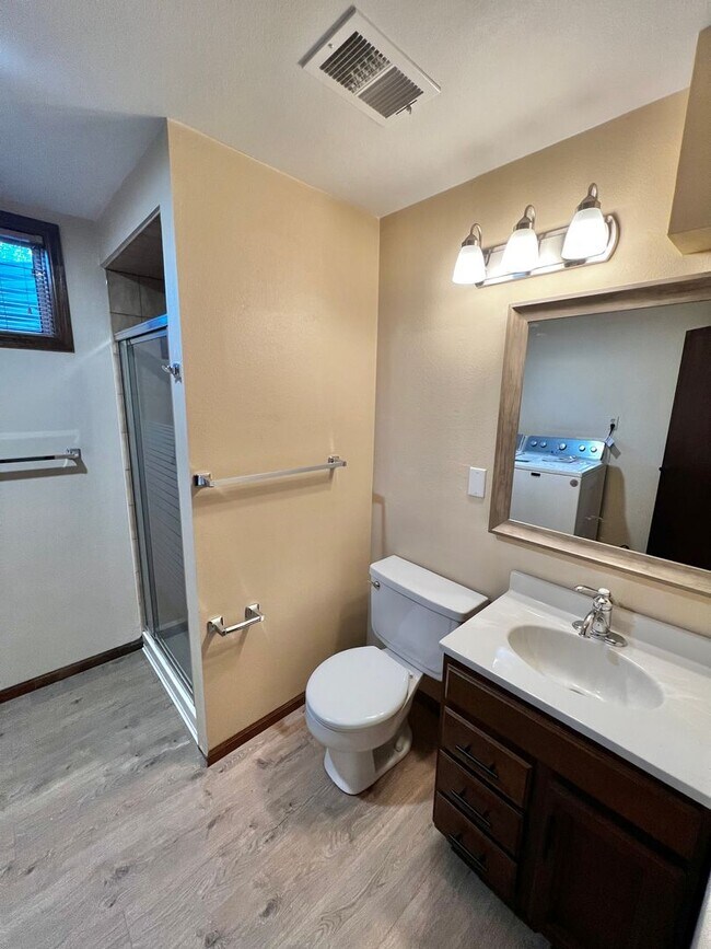 Building Photo - Beautiful 4 Bed, 2 Bath House in South Fort Collins! Avail. June 10th!