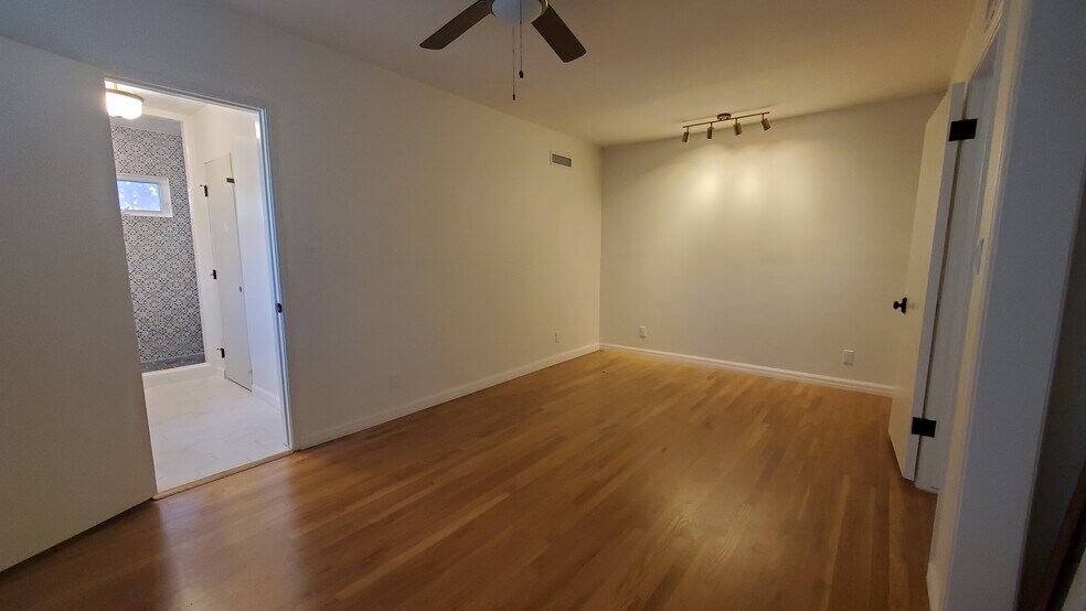 Building Photo - 5303 W 139th St