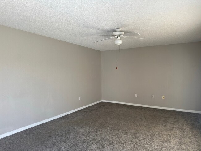 Building Photo - Two-Story Corner Lot!