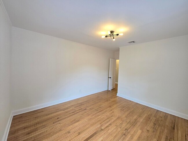 Building Photo - Beautifully updated, ranch style single fa...