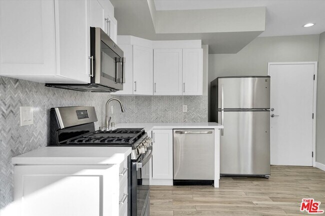 Building Photo - 842 11th St