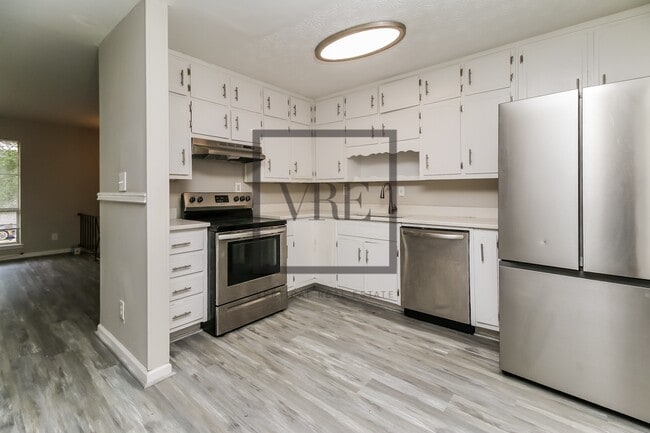 Building Photo - 1490 Sunset Way