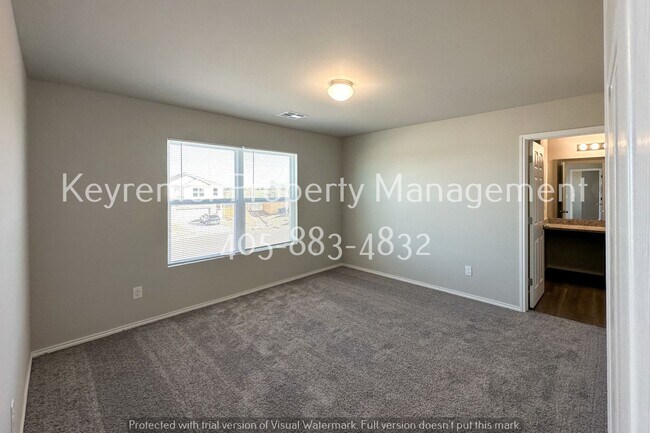 Building Photo - Gorgeous 3 Bed 2.5 Bath Two Story Home in Heart Of Yukon!