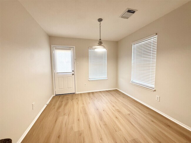 Building Photo - 8803 Danbury Hollow Ln