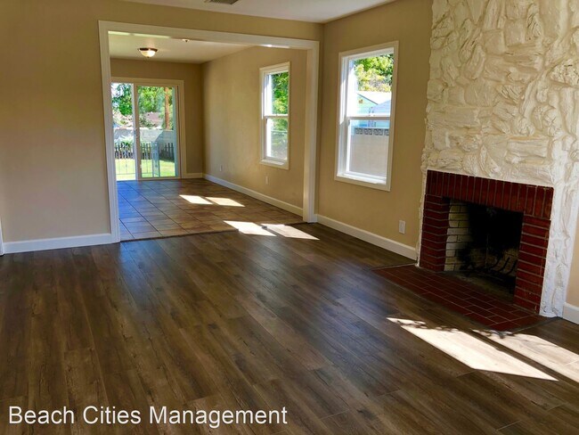 Building Photo - 3 br, 1 bath House - 213 E 45th Street