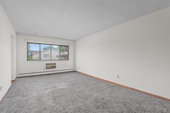 Building Photo - English Manor