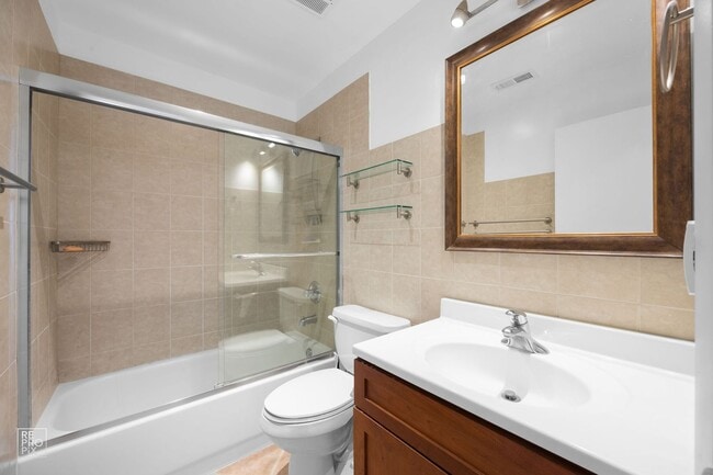 Building Photo - 2 Bedroom 1 Bath Ranch Style Home located in Quincy Park in Prospect Heights!