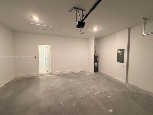 Building Photo - 3917 Passion Vine Dr