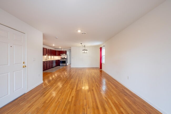 Building Photo - 108 Claremont Ave