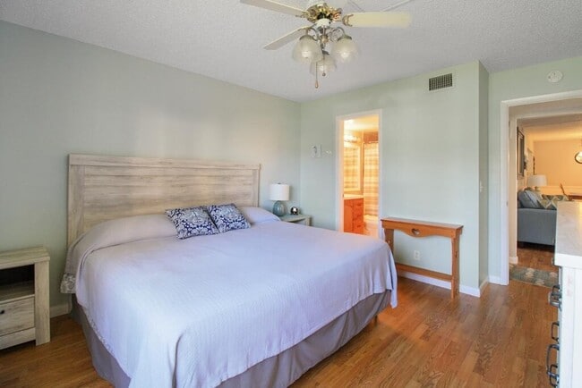 Building Photo - 407 Pine Glen Ln