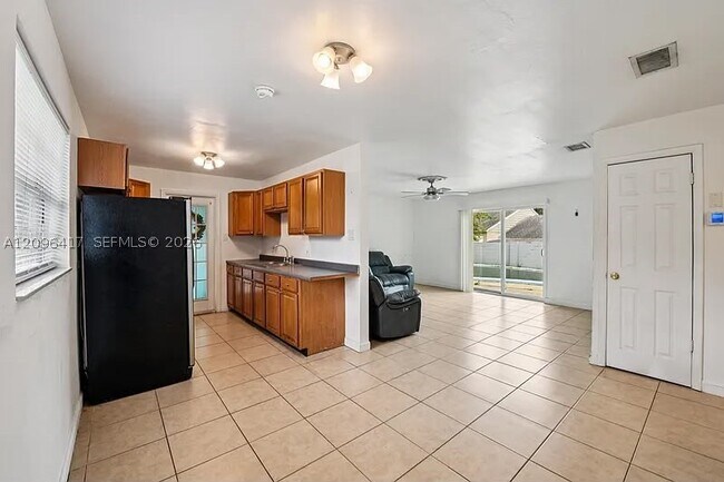 Building Photo - 911 Shady Park Terrace