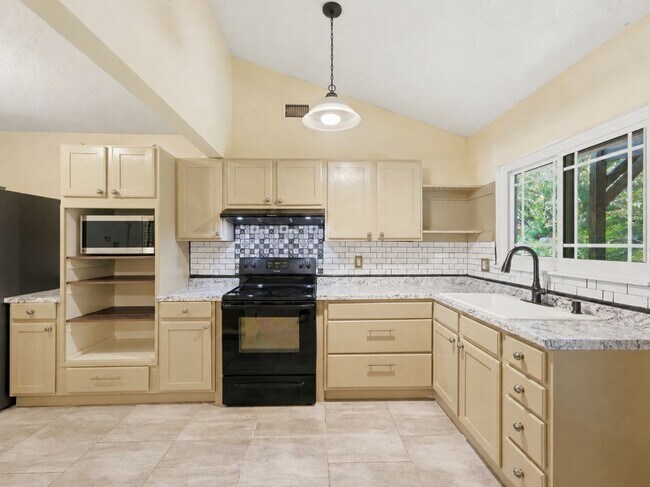 Building Photo - 1114 Churing Dr
