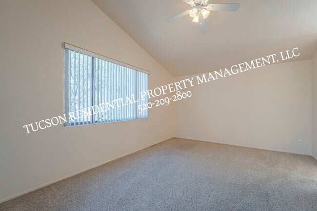 Building Photo - 11174 N Sand Pointe Dr